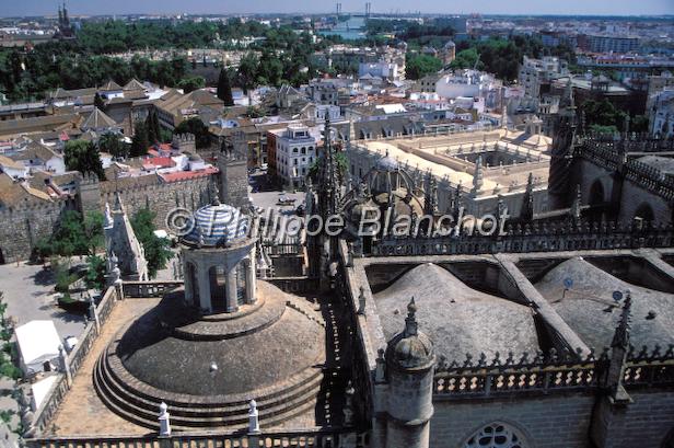 espagne andalousie 34.jpg - Vue sur la cathédrale et l'Alcazar de los Reyes CristianosSéville (Sevilla)AndalousieEspagne